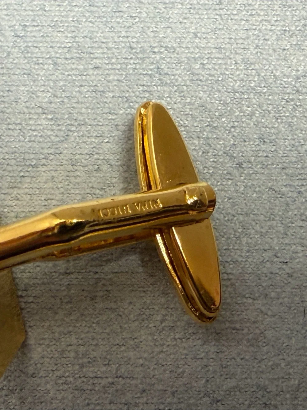 🎡🎡 Vintage- Nina Ricci Gold Tone Cufflinks and Tie Clip with Black Hexagon Inlay